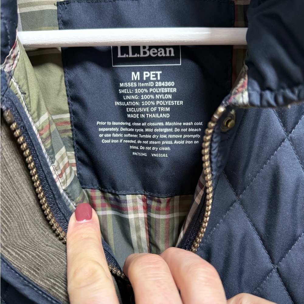 L.L. Bean Women's Dark Blue Quilted Utility Jacket - Picture 4 of 7